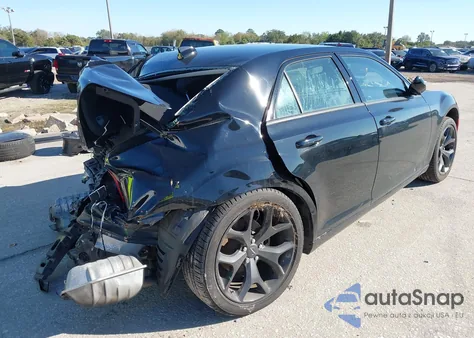 2022 Chrysler 300 Touring z USA, uszkodzony, nr VIN 2C3CCAAG2NH268349